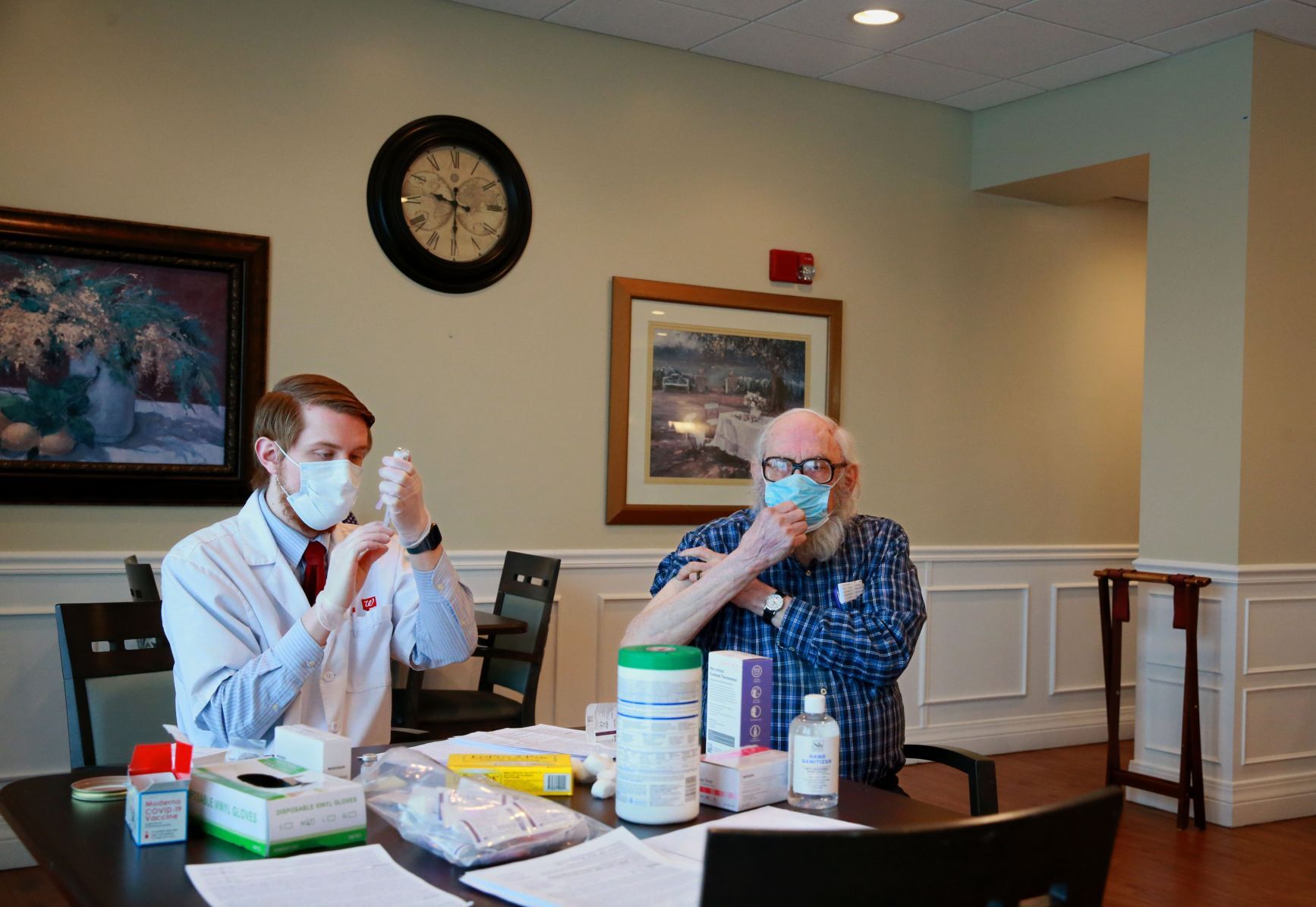 Pharmacies continue COVID-19 vaccine delivery Monday